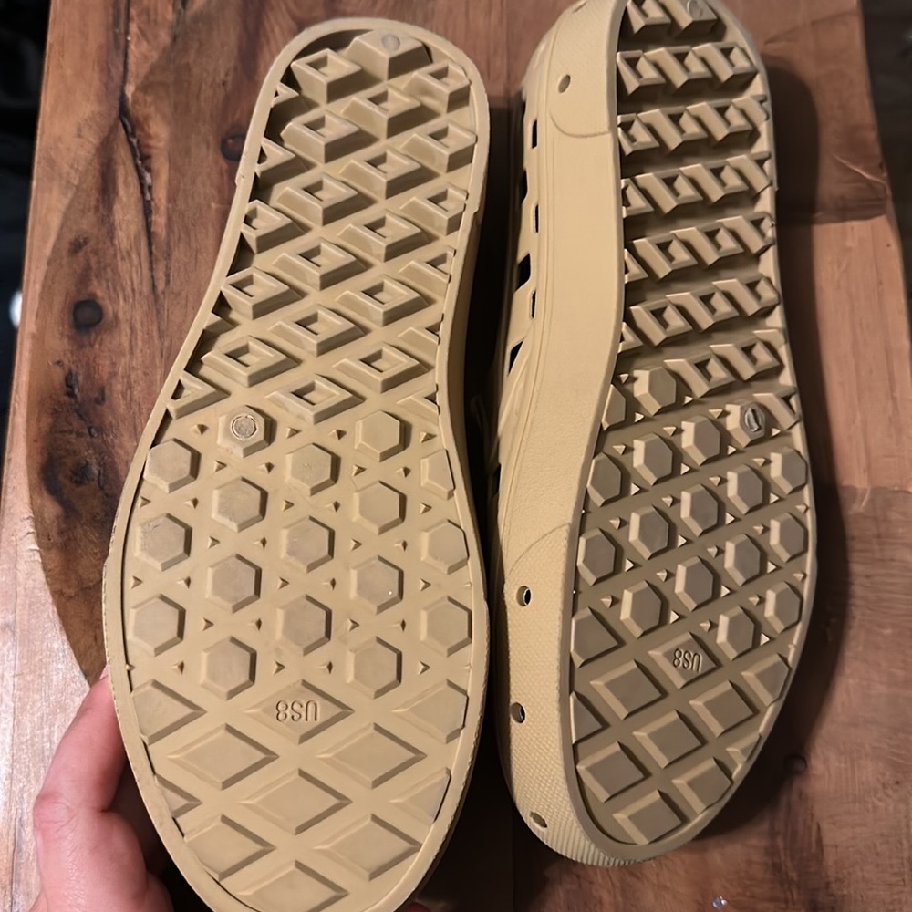 Vans - Picture 3 of 7